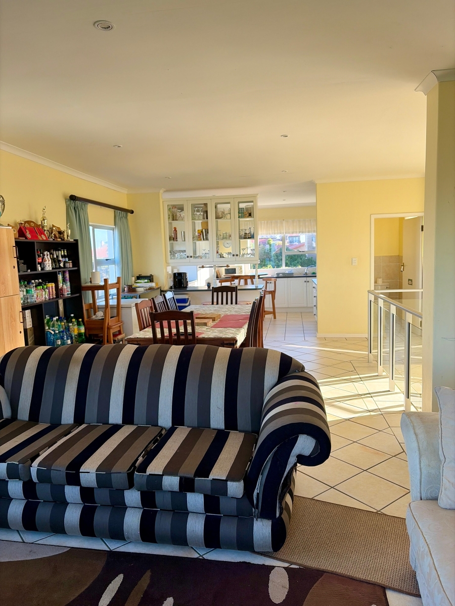 3 Bedroom Property for Sale in Boggomsbaai Western Cape